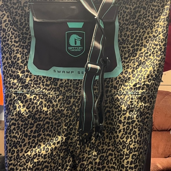 Gator waders swamp series 
Like New
Large 9 - Picture 4 of 4